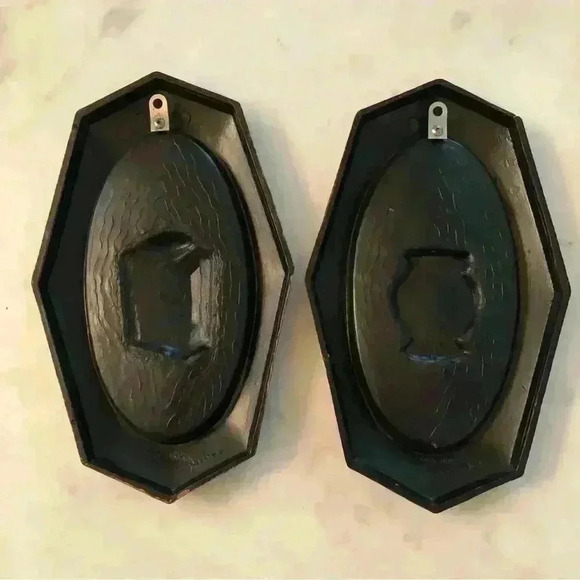 Set of 2  1974 Coppercraft Guild resin wall plaques with copper painted finish - Picture 5 of 9